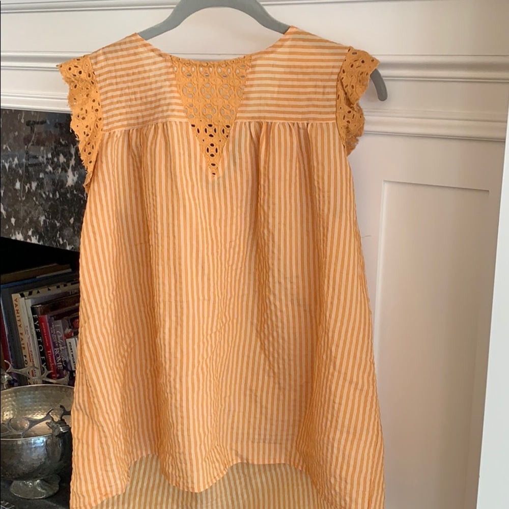 Cute yellow top